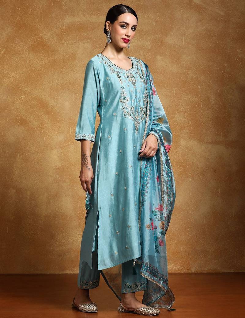 Women Floral Embroidered Regular Kurta with Trousers & With Dupatta