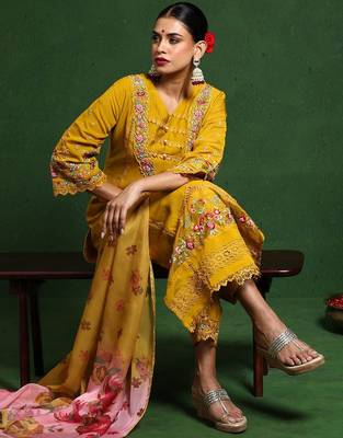 Women Floral Embroidered Regular Thread Work Pure Cotton Kurta with Trousers & With Dupatta 1