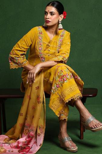 Women Floral Embroidered Regular Thread Work Pure Cotton Kurta with Trousers & With Dupatta