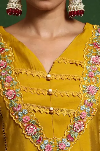 Women Floral Embroidered Regular Thread Work Pure Cotton Kurta with Trousers & With Dupatta