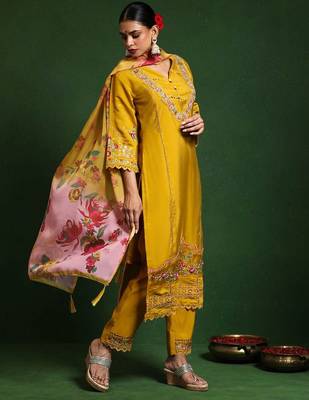 Women Floral Embroidered Regular Thread Work Pure Cotton Kurta with Trousers & With Dupatta 3