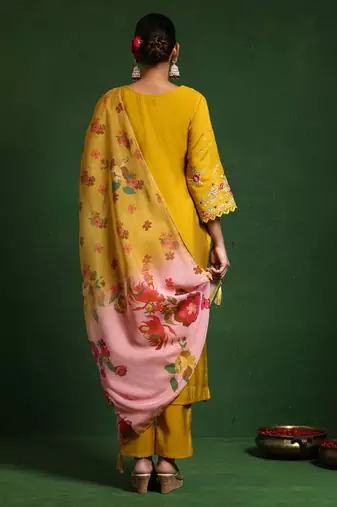 Women Floral Embroidered Regular Thread Work Pure Cotton Kurta with Trousers & With Dupatta