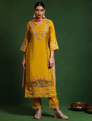 Women Floral Embroidered Regular Thread Work Pure Cotton Kurta with Trousers & With Dupatta 5