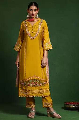 Women Floral Embroidered Regular Thread Work Pure Cotton Kurta with Trousers & With Dupatta