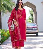Women Floral Embroidered Regular Thread Work Kurta with Trousers & With Dupatta