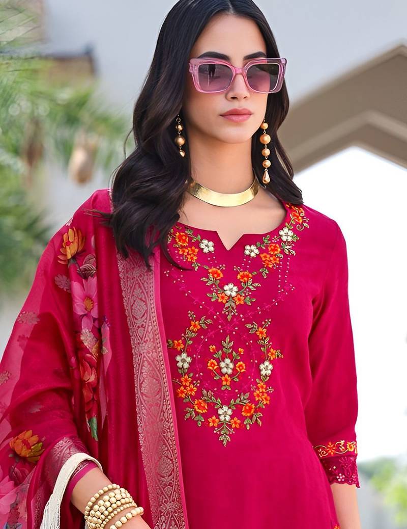 Women Floral Embroidered Regular Thread Work Kurta with Trousers & With Dupatta