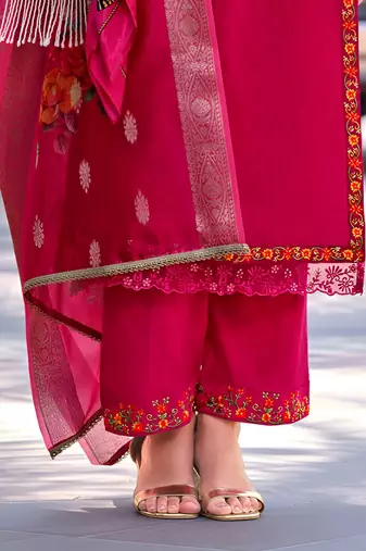 Women Floral Embroidered Regular Thread Work Kurta with Trousers & With Dupatta