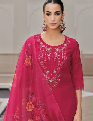 Floral Embroidered Thread Work Straight Kurta With Trousers And Dupatta 6