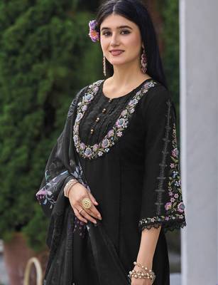 Floral Embroidered Thread Work Pure Cotton Straight Kurta With Trouser And Dupatta 2