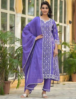 Floral Embroidered Notch Neck Pure Cotton Kurta With Trousers & Dupatta 6