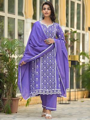 Floral Embroidered Notch Neck Pure Cotton Kurta With Trousers & Dupatta 7
