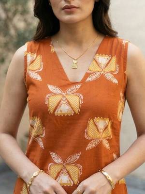 Women Floral Printed Regular Kurta with Trousers 5