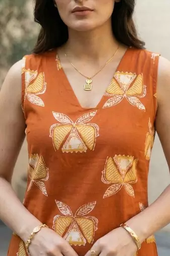 Women Floral Printed Regular Kurta with Trousers