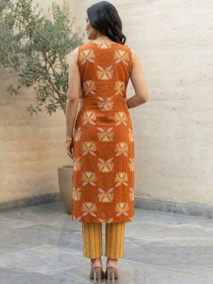 Women Floral Printed Regular Kurta with Trousers 7