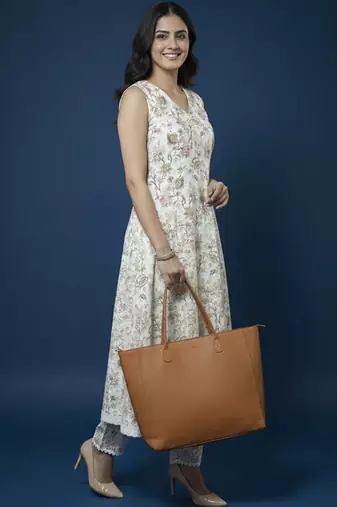 Women Floral Printed Regular Kurta with Trousers