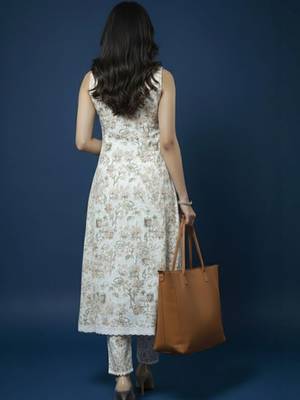 Women Floral Printed Regular Kurta with Trousers 4