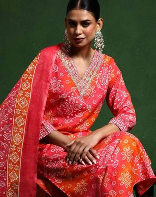 Bandhani Printed V-Neck Kurta With Trouser & Dupatta 2