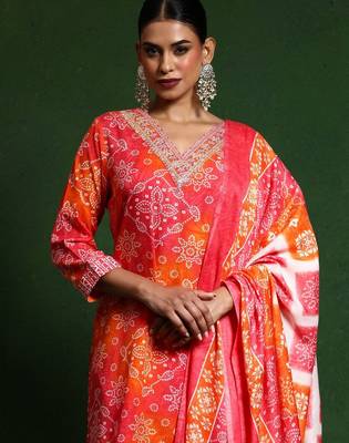 Bandhani Printed V-Neck Kurta With Trouser & Dupatta 6