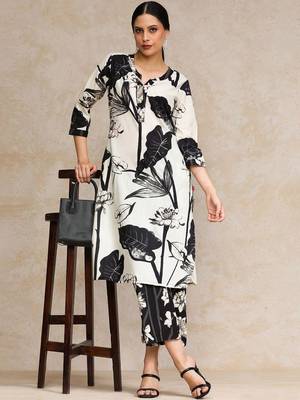 Women Floral Printed Regular Pure Cotton Kurta with Trousers 6