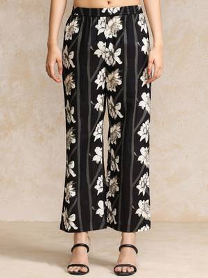 Women Floral Printed Regular Pure Cotton Kurta with Trousers 7