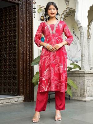 V-Neck Thread & Sequins Embellished Straight Kurta With Trouser & Chiffon Dupatta 1