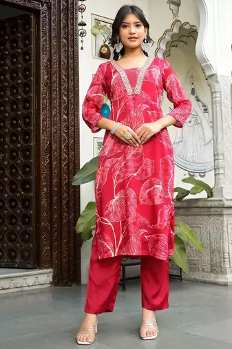 V-Neck Thread & Sequins Embellished Straight Kurta With Trouser & Chiffon Dupatta