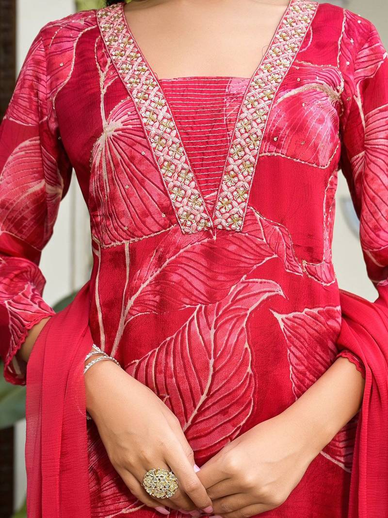 V-Neck Thread & Sequins Embellished Straight Kurta With Trouser & Chiffon Dupatta