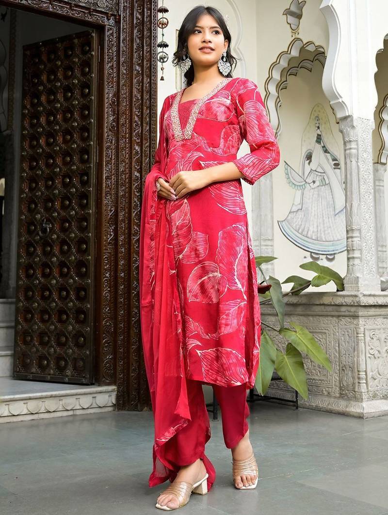 V-Neck Thread & Sequins Embellished Straight Kurta With Trouser & Chiffon Dupatta