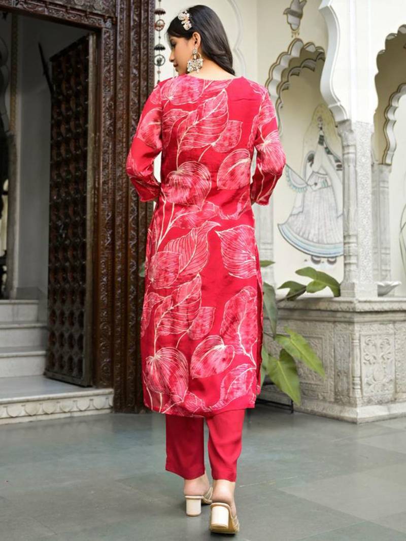 V-Neck Thread & Sequins Embellished Straight Kurta With Trouser & Chiffon Dupatta