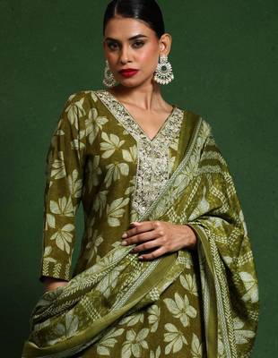 Floral Printed V-Neck Straight Kurta With Trousers And Dupatta 2
