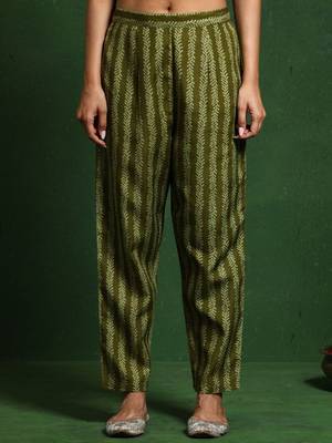 Floral Printed V-Neck Straight Kurta With Trousers And Dupatta 4