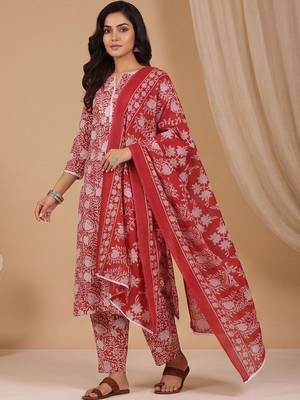 Women Floral Printed Regular Kurta with Trousers & With Dupatta 1