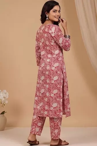 Women Floral Printed Regular Kurta with Trousers & With Dupatta