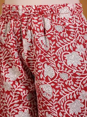 Women Floral Printed Regular Kurta with Trousers & With Dupatta 4