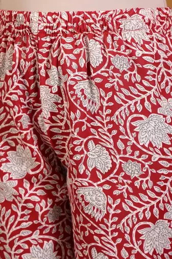 Women Floral Printed Regular Kurta with Trousers & With Dupatta
