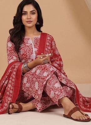 Women Floral Printed Regular Kurta with Trousers & With Dupatta 5