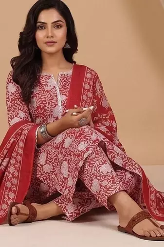 Women Floral Printed Regular Kurta with Trousers & With Dupatta