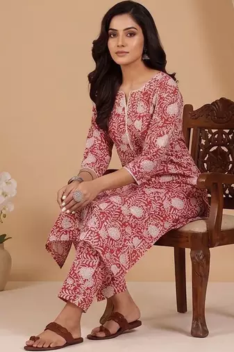 Women Floral Printed Regular Kurta with Trousers & With Dupatta