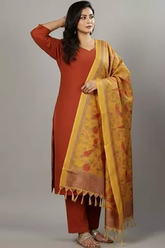 Women Floral Regular Kurta with Trousers & With Dupatta