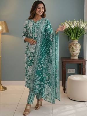 Women Floral Printed Regular Kurta with Trousers & With Dupatta 2