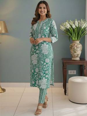 Women Floral Printed Regular Kurta with Trousers & With Dupatta 4