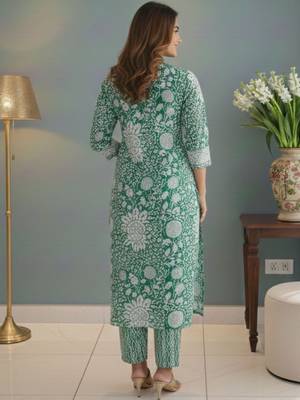Women Floral Printed Regular Kurta with Trousers & With Dupatta 5