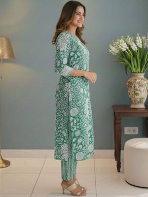 Women Floral Printed Regular Kurta with Trousers & With Dupatta 6