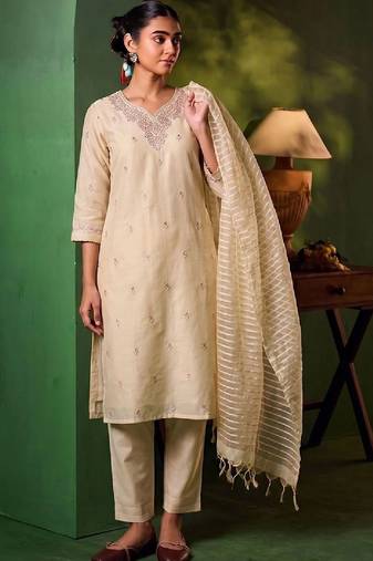 Women Ethnic Motifs Embroidered Regular Thread Work Kurta with Trousers & With Dupatta