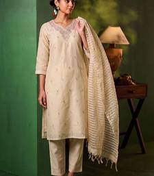 Women Ethnic Motifs Embroidered Regular Thread Work Kurta with Trousers & With Dupatta