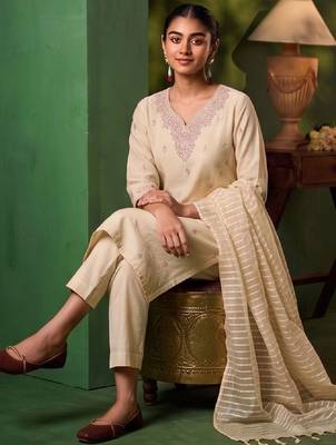 Women Ethnic Motifs Embroidered Regular Thread Work Kurta with Trousers & With Dupatta 3
