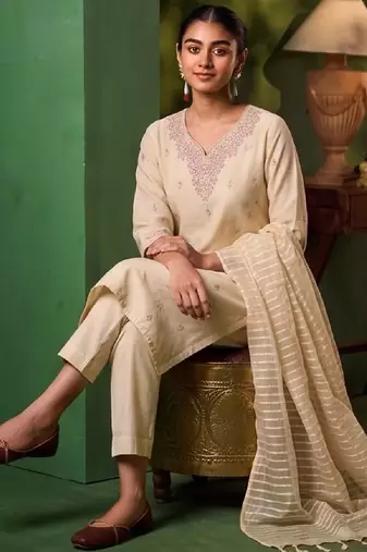 Women Ethnic Motifs Embroidered Regular Thread Work Kurta with Trousers & With Dupatta