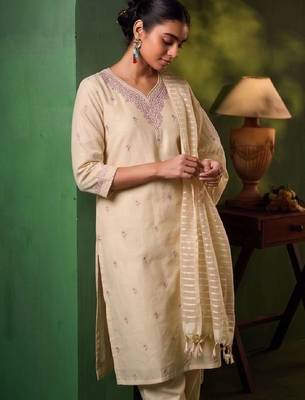 Women Ethnic Motifs Embroidered Regular Thread Work Kurta with Trousers & With Dupatta 7