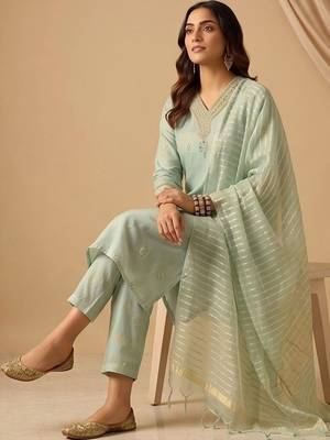 Women Ethnic Motifs Embroidered Regular Thread Work Kurta with Trousers & With Dupatta 3