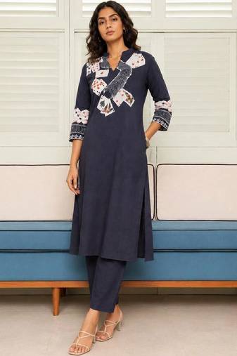 Women Printed Regular Kurta with Trousers